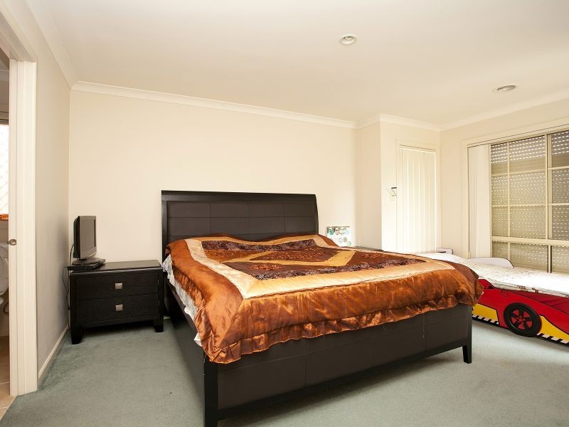 22 Amber Way, Taylors Hill VIC 3037