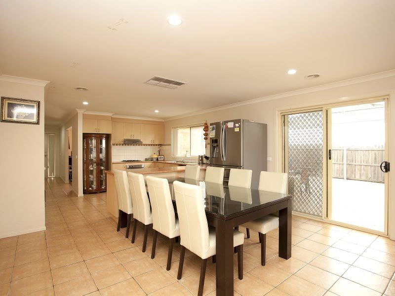 22 Amber Way, Taylors Hill VIC 3037