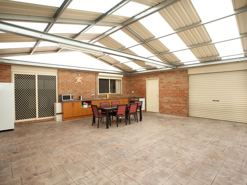 22 Amber Way, Taylors Hill VIC 3037