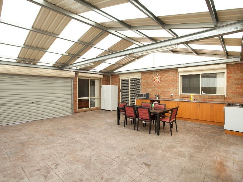 22 Amber Way, Taylors Hill VIC 3037