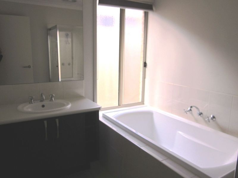 13 Lynne Maree Avenue, Deer Park VIC 3023