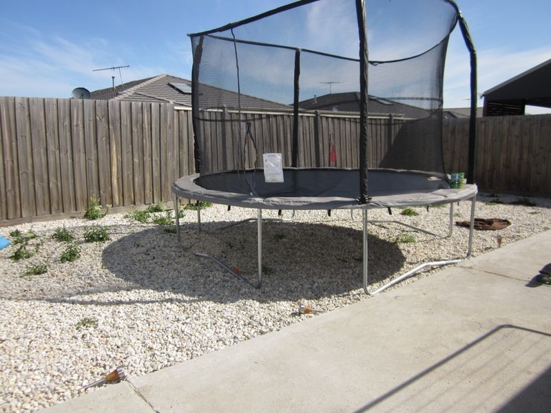 9 Wakefields Drive, Brookfield VIC 3338