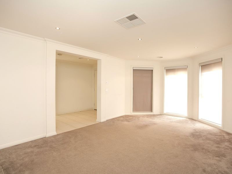 9 Moorland Road, Deer Park VIC 3023