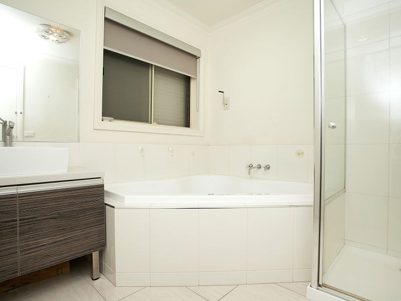 9 Moorland Road, Deer Park VIC 3023