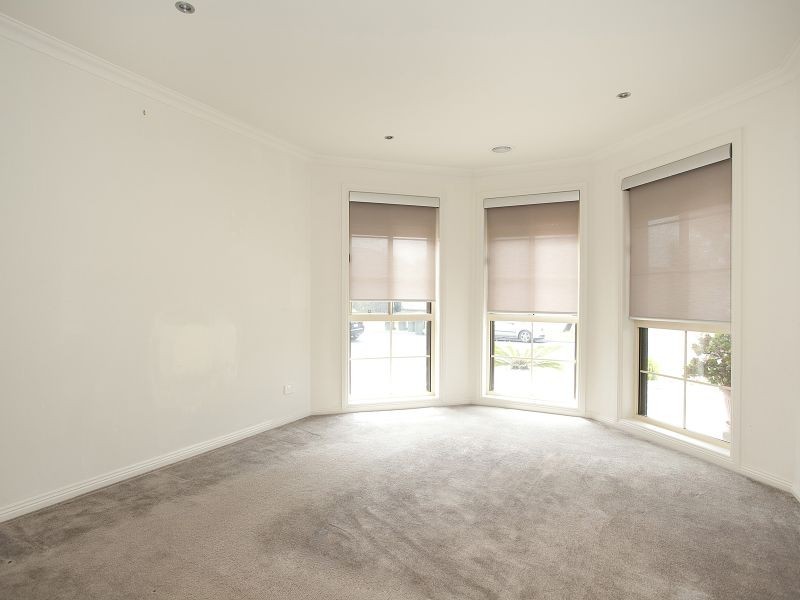 9 Moorland Road, Deer Park VIC 3023