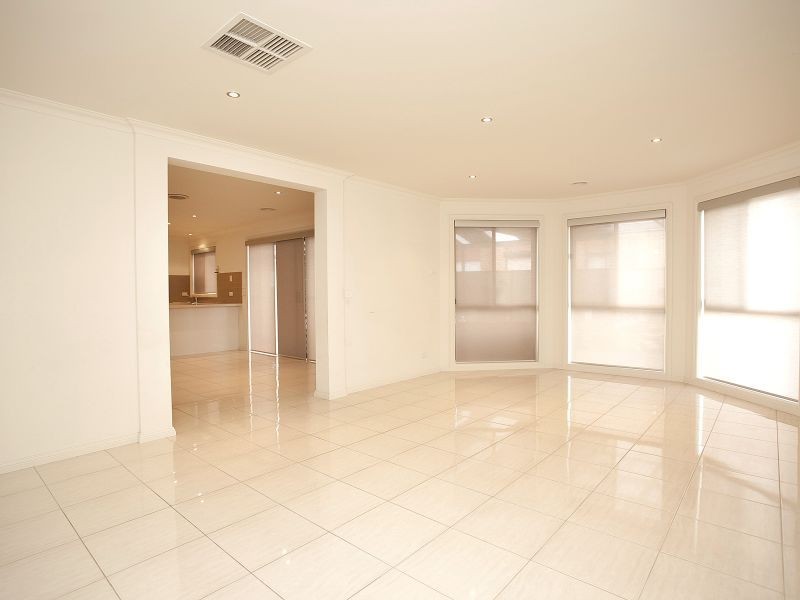 9 Moorland Road, Deer Park VIC 3023