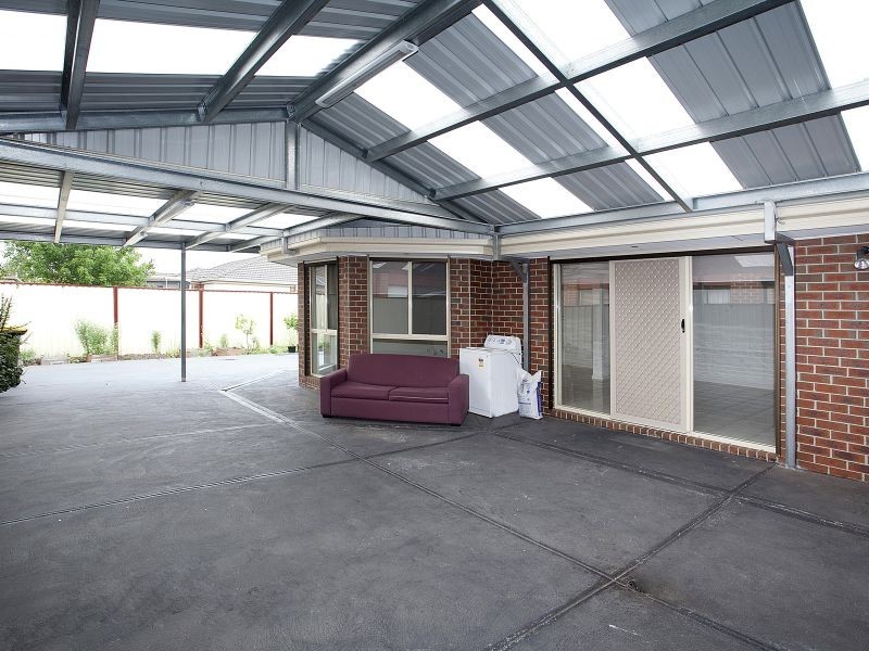 9 Moorland Road, Deer Park VIC 3023