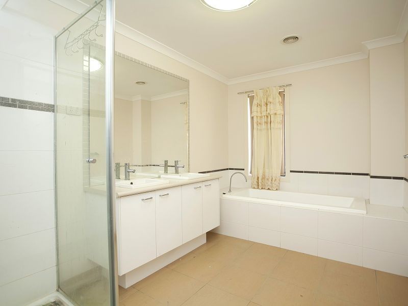 26 Brookglen Boulevard, Deer Park VIC 3023