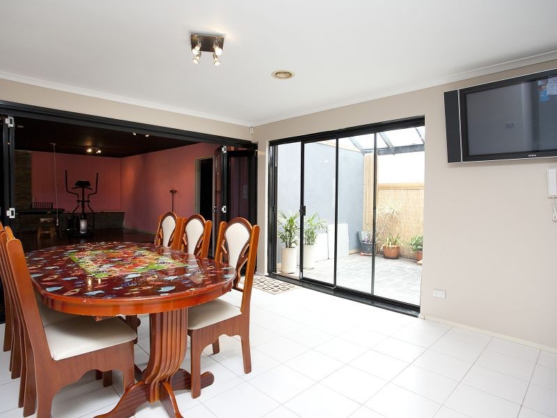 16 Whitmore Place, Hillside VIC 3037