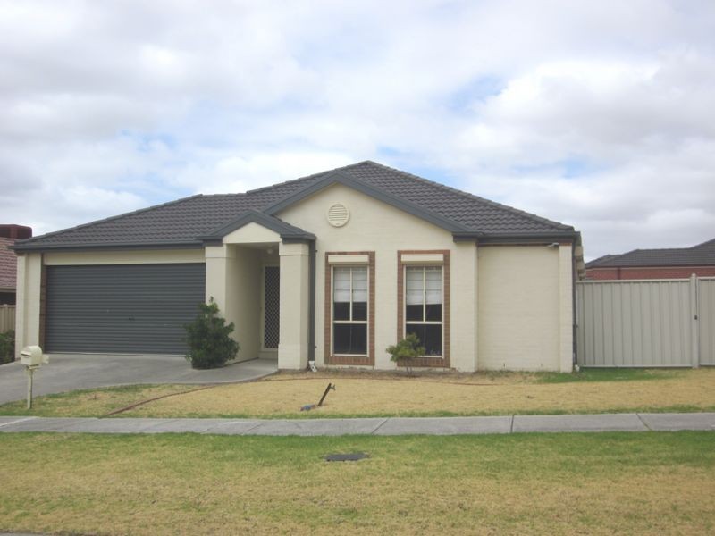 94 Glenbruar Drive, Hillside VIC 3037