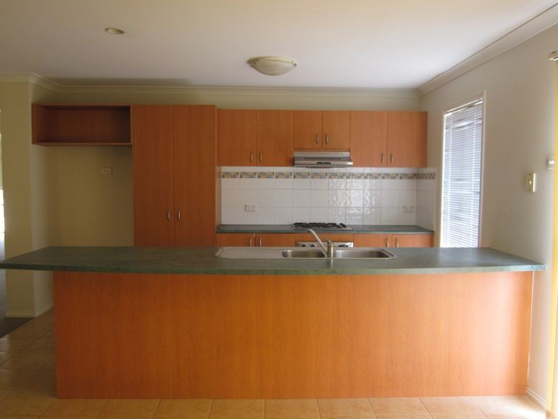 94 Glenbruar Drive, Hillside VIC 3037