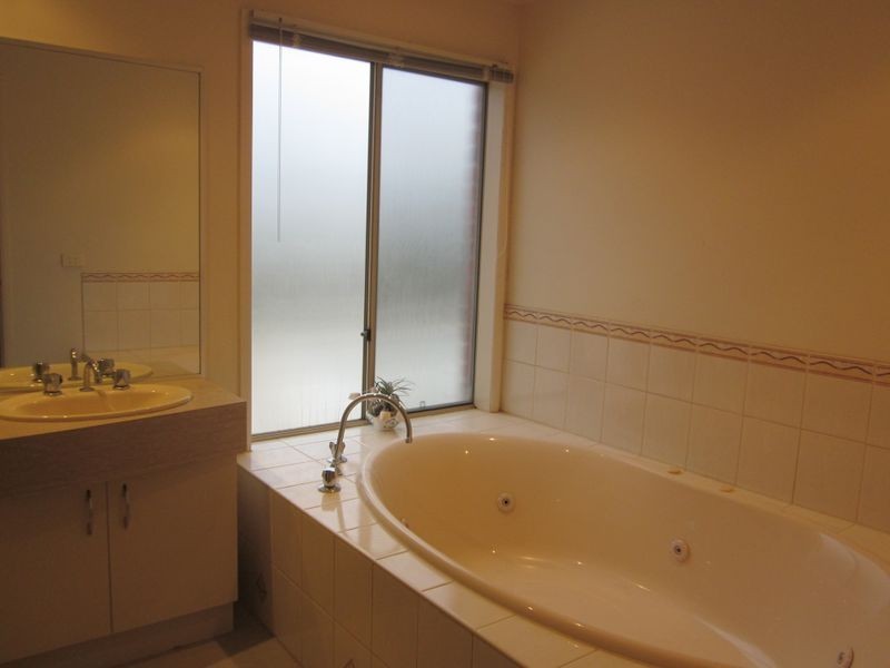 18 Sandygate Court, Deer Park VIC 3023