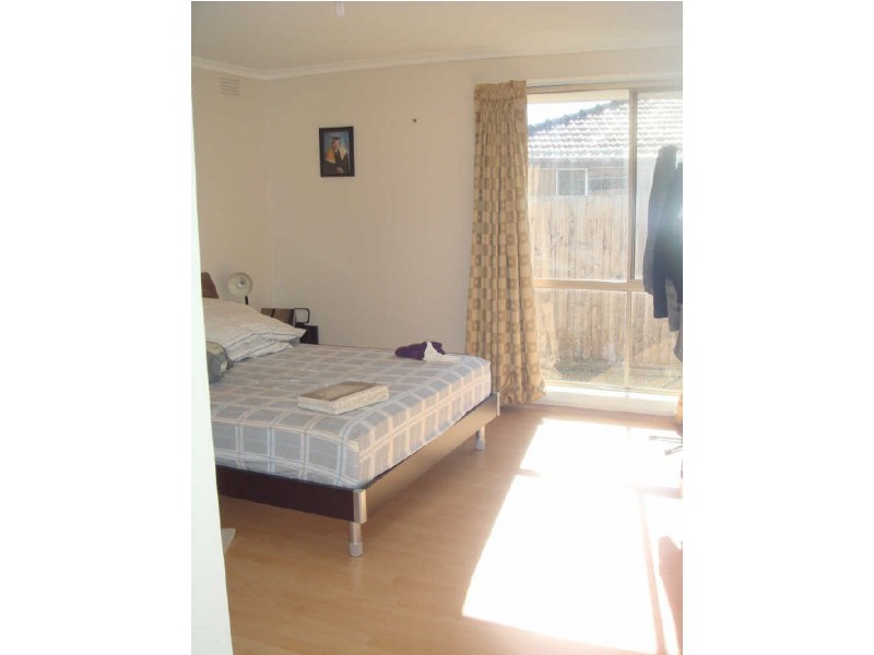 15 Lindsey Road, St Albans VIC 3021