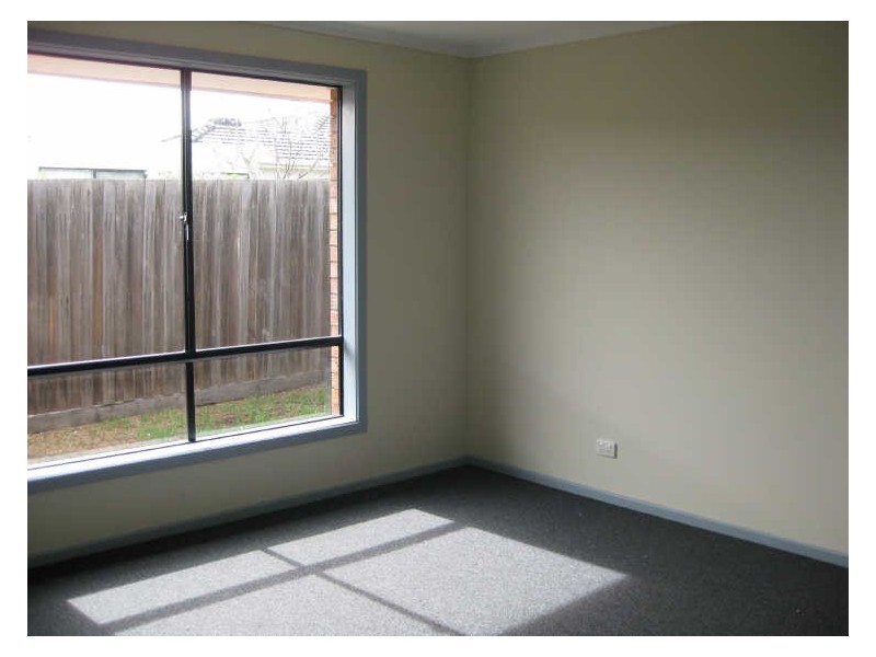 2/9 Adams Street, St Albans VIC 3021