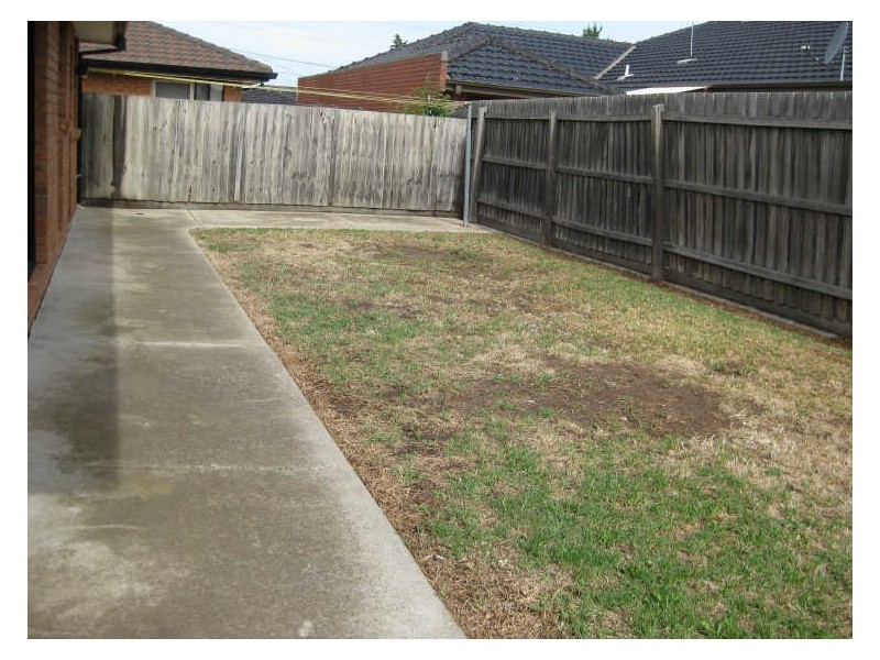 2/9 Adams Street, St Albans VIC 3021