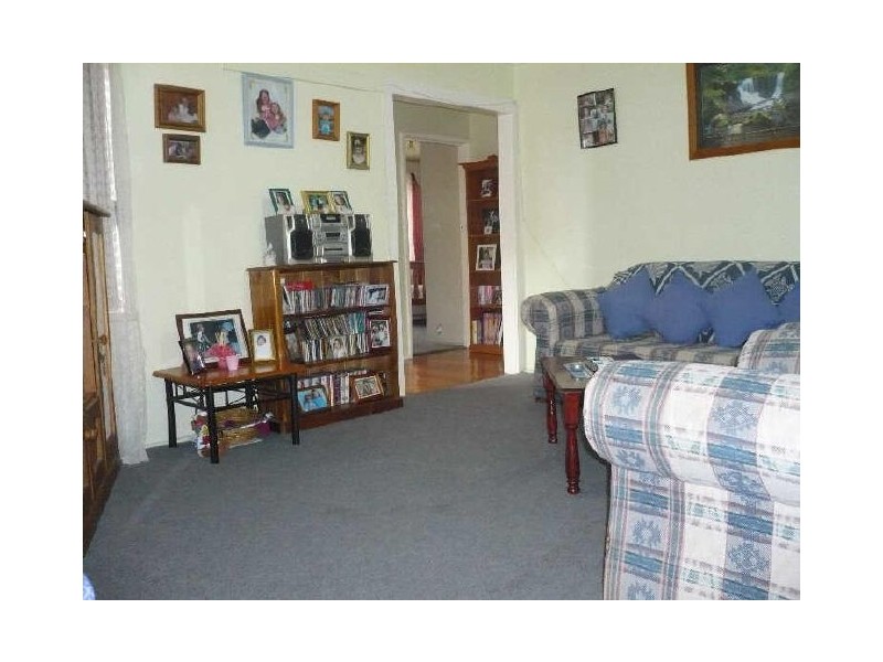 26 President Rd, St Albans VIC 3021
