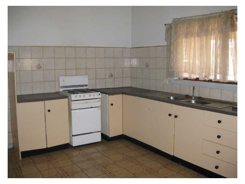 8 Christie Street, Deer Park VIC 3023