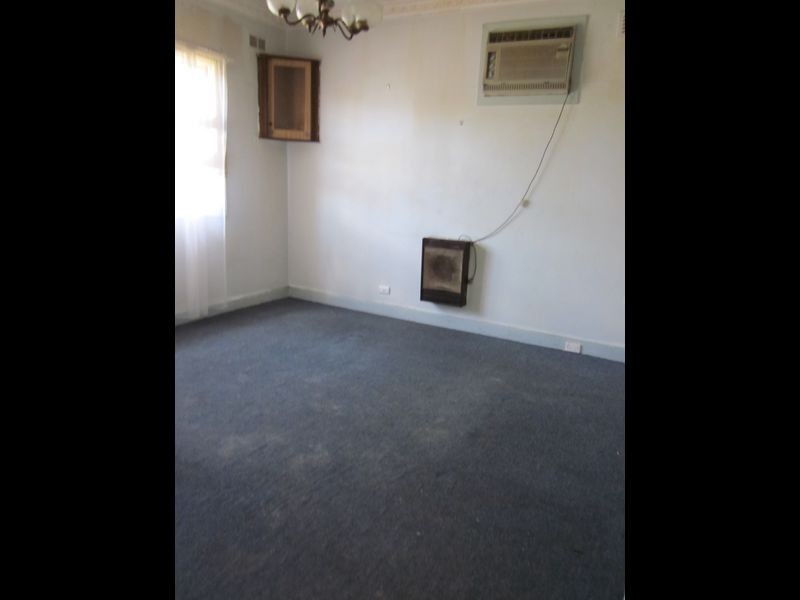 8 Christie Street, Deer Park VIC 3023