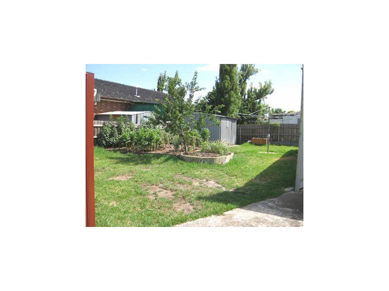 1 Cromwell Road, Kings Park VIC 3021