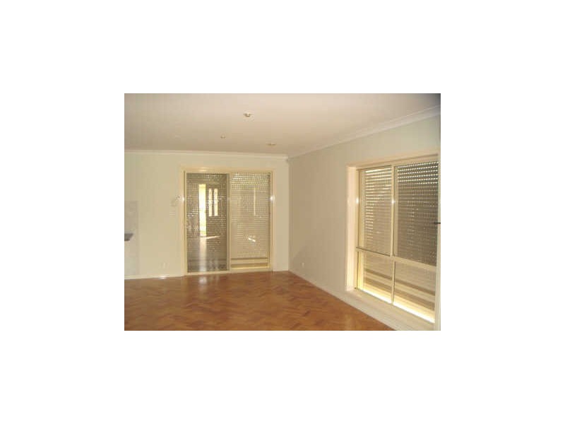 2/17 Syme Street, St Albans VIC 3021