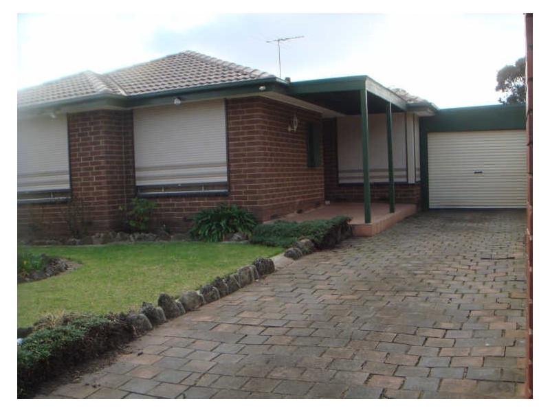 32 Tarana Crescent, Kings Park VIC 3021
