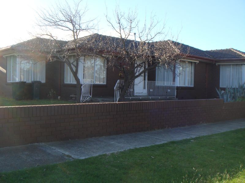 25 Diamond Avenue, St Albans VIC 3021