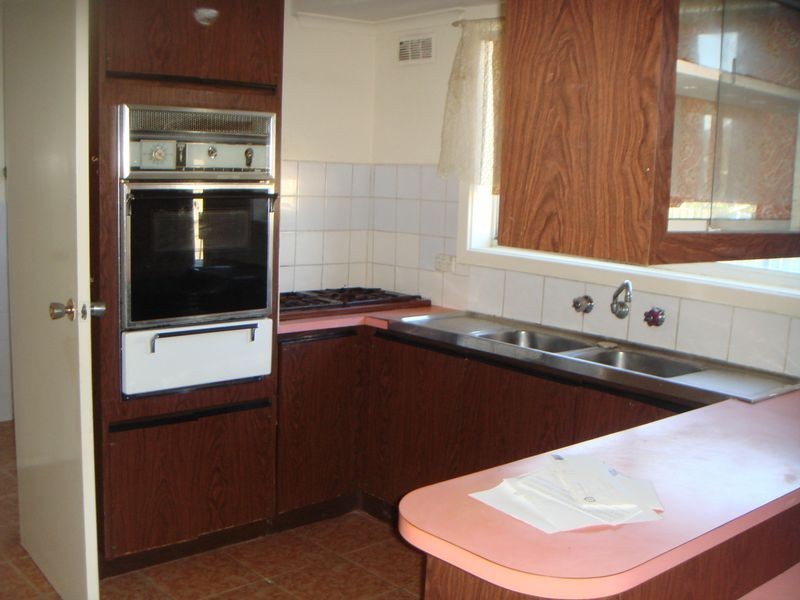 25 Diamond Avenue, St Albans VIC 3021