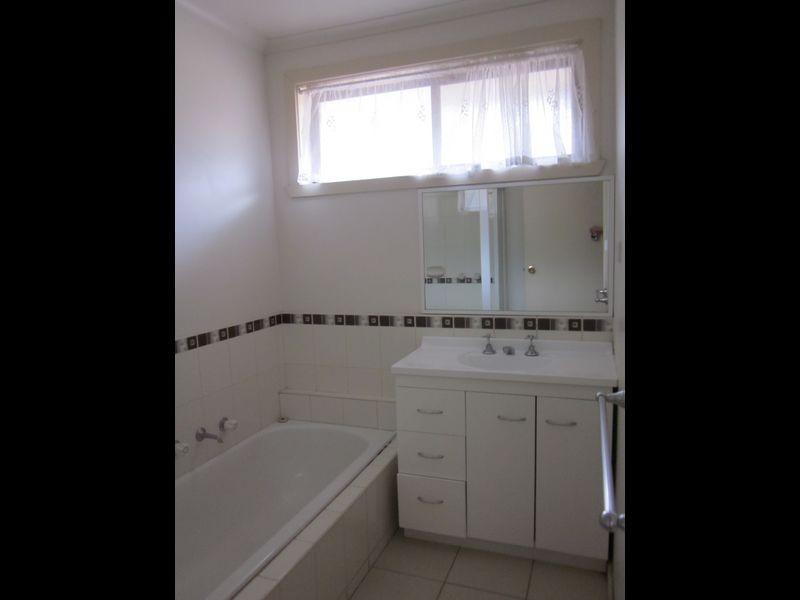 16 Dover Street, Albanvale VIC 3021