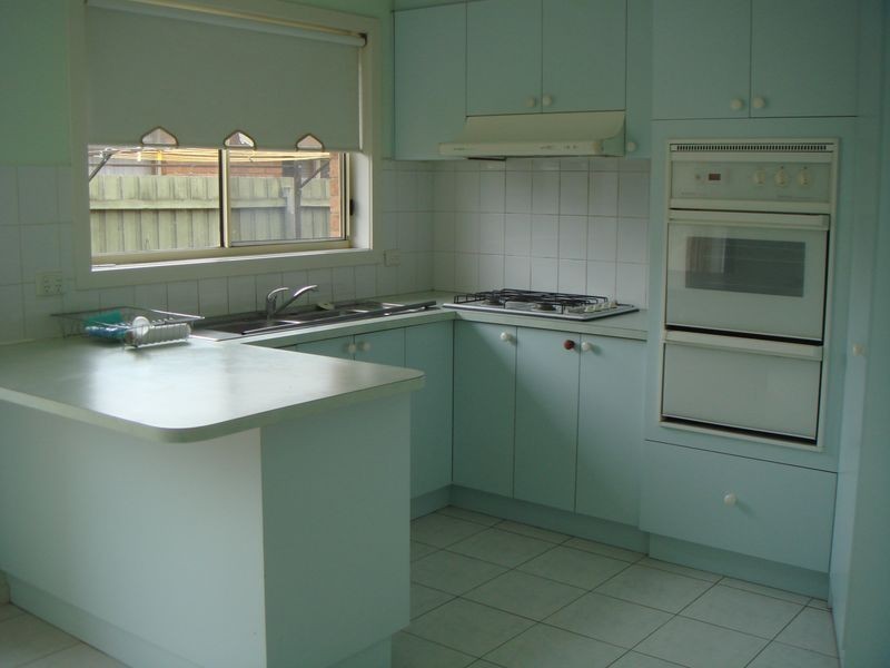 2/35 Pilain Close, Keilor Downs VIC 3038