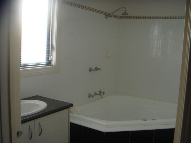 12 Rosdale Place, Sunshine VIC 3020