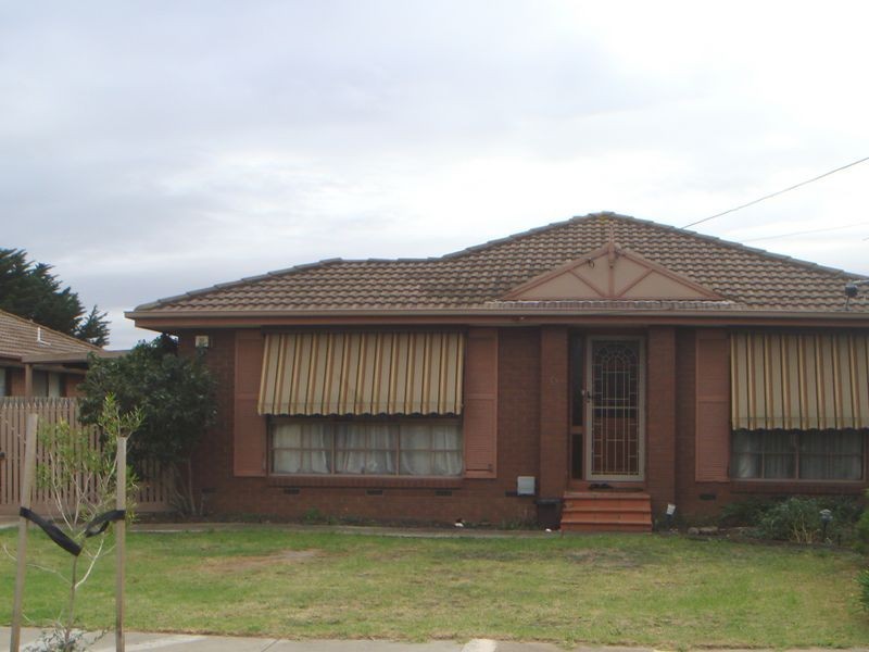 6 Clarke Avenue, St Albans VIC 3021