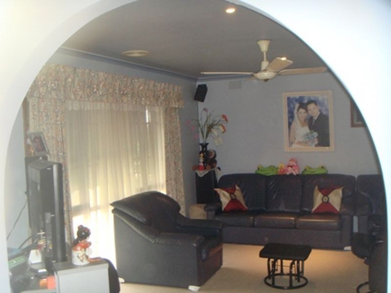 6 Clarke Avenue, St Albans VIC 3021