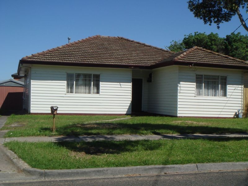 11 Oberon Ave, St Albans VIC 3021