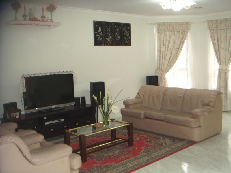 81 Moonstone Circuit, St Albans VIC 3021