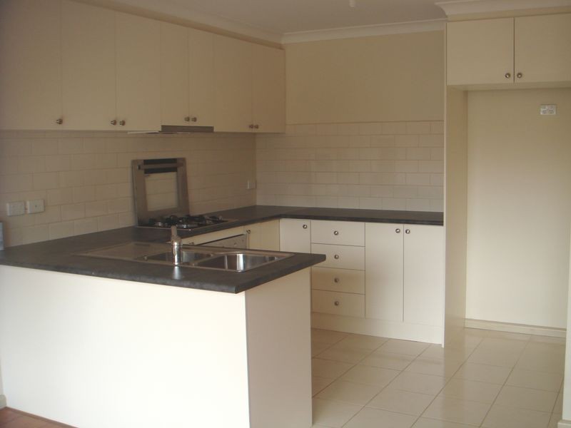 2/10 Cornhill Street, St Albans VIC 3021