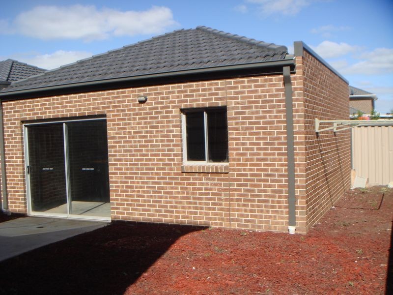 4 Pipers Lane, Deer Park VIC 3023