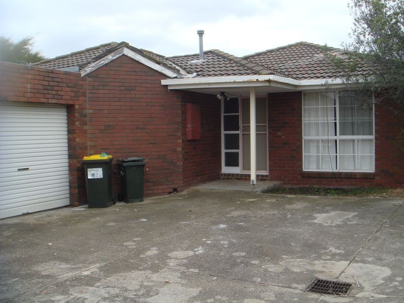 2/32 Kambalda Cct, Kings Park VIC 3021