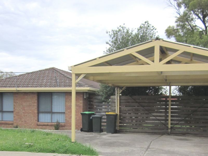 8 Molden Court, Kings Park VIC 3021