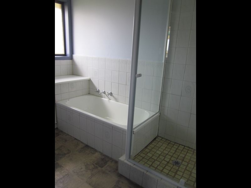 8 Molden Court, Kings Park VIC 3021