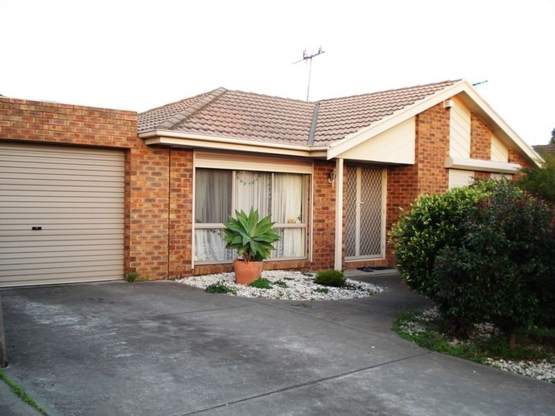4 King Smead Close, Sunshine North VIC 3020