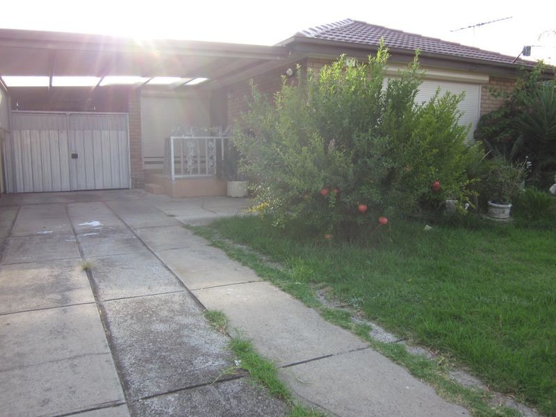 2 Elora Court, St Albans VIC 3021