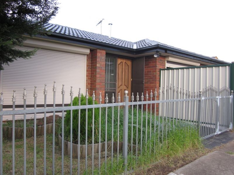213 Taylors Road, St Albans VIC 3021