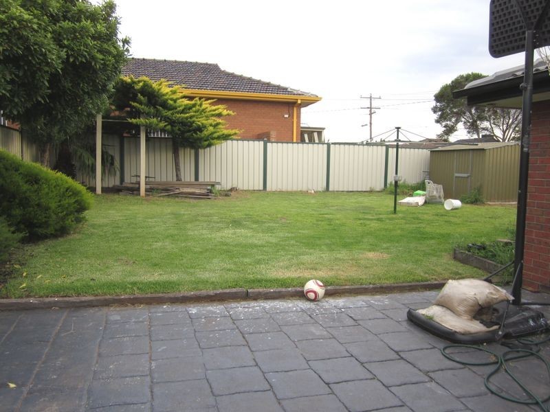 213 Taylors Road, St Albans VIC 3021