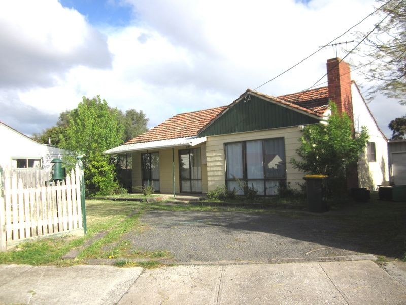 19 Huddersfield Rd, Deer Park VIC 3023