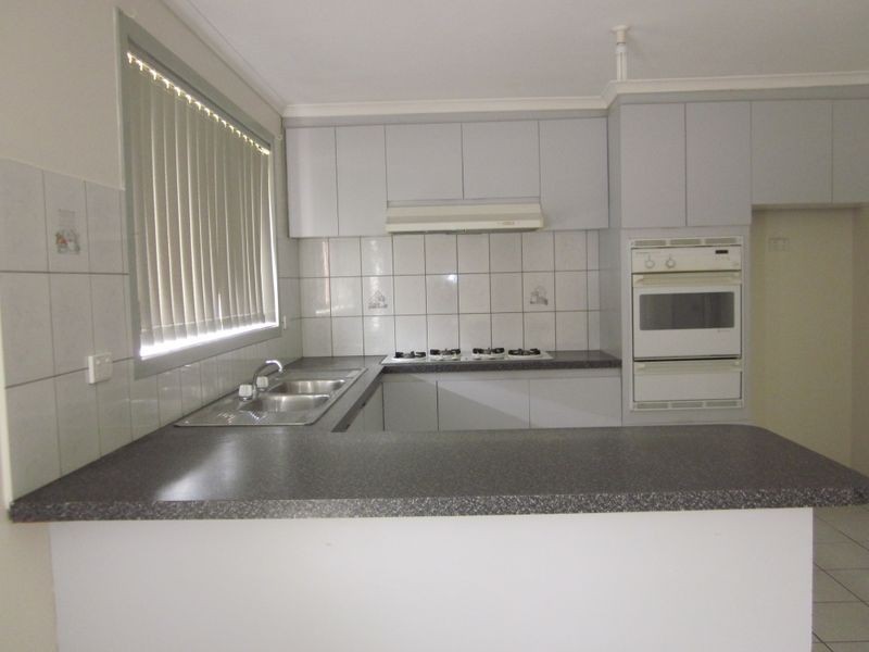 1/9 Adam Street, St Albans VIC 3021