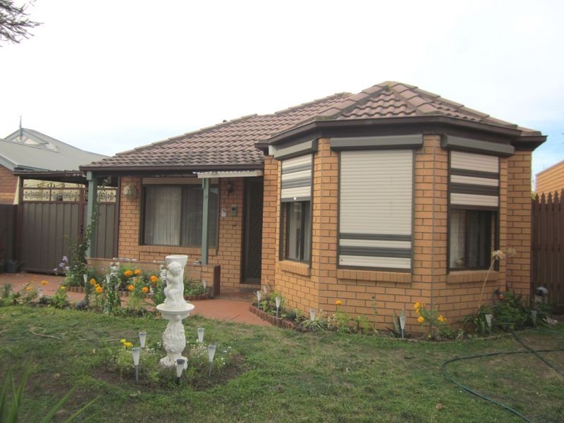 6 Bluestone Walk, Delahey VIC 3037