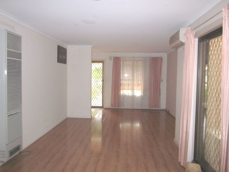 6 Bluestone Walk, Delahey VIC 3037