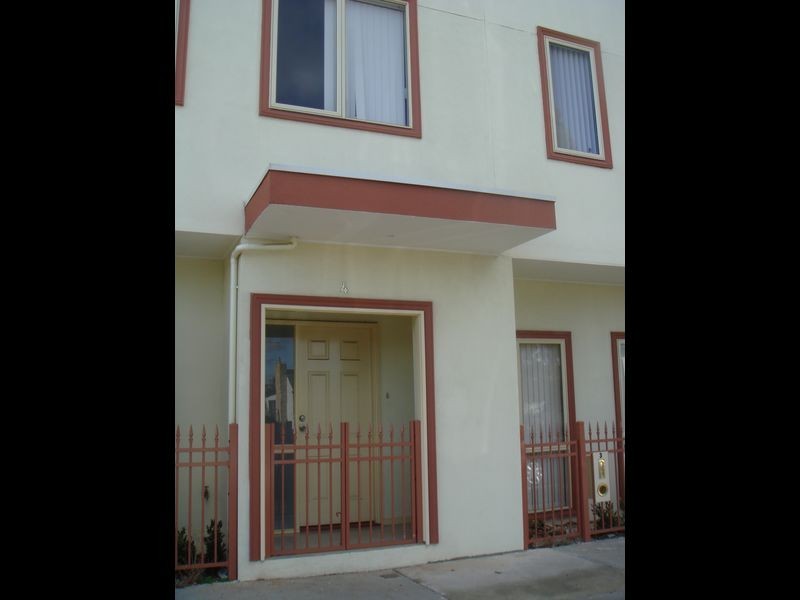 2/2 McArthur Avenue, St Albans VIC 3021