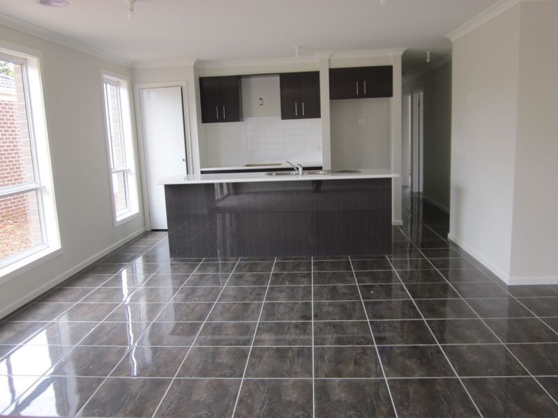 2/12 Marlo Drive, Melton West VIC 3337