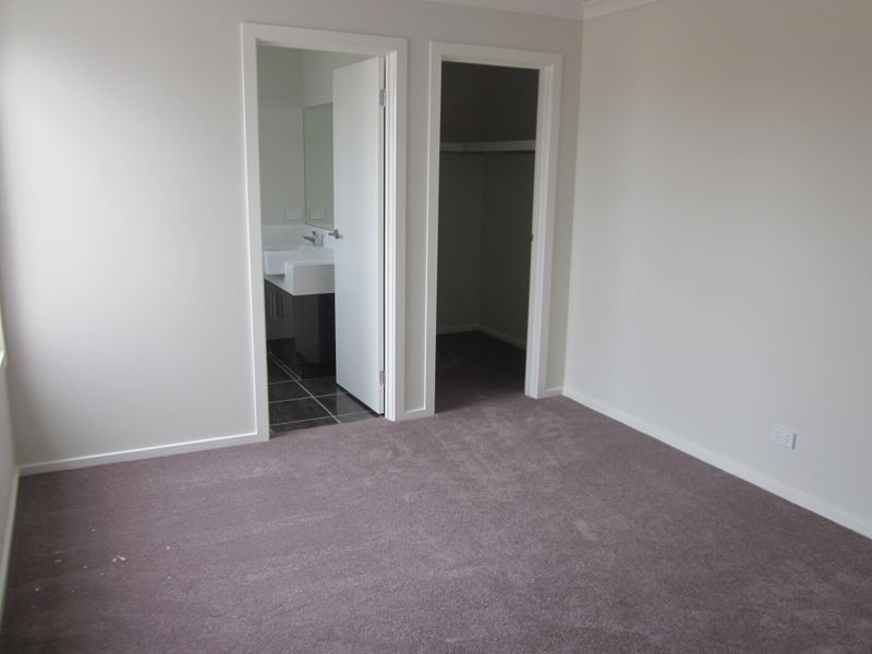 2/12 Marlo Drive, Melton West VIC 3337